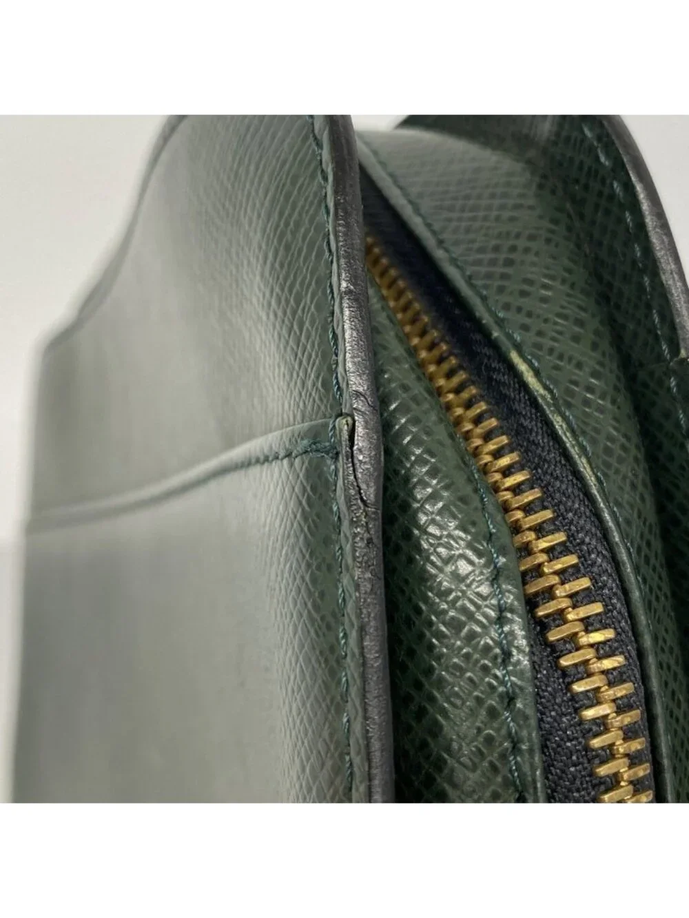 Louis Vuitton Clutch Taiga Baikal Epi